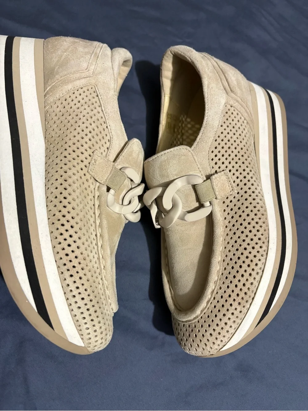 NWT SOFTWAVES Beige Suede Perforated Loafers with Chain Accent size; 7 for women